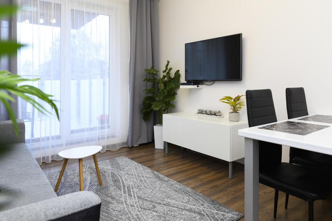 Sunny Bliss Polanki Klonowa, 350m Beach, Pool, Sauna, Gym Apartment Kolobrzeg